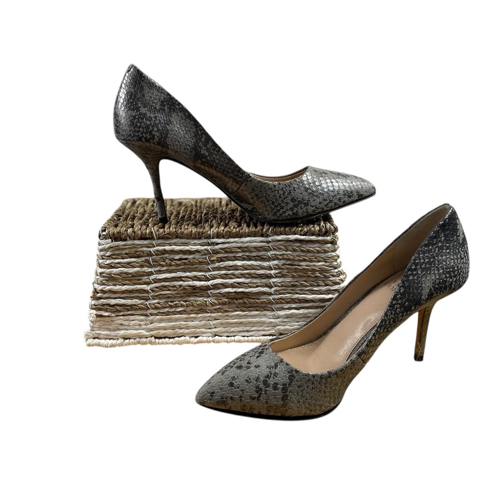 Vince‎ Camuto Gray Snakeskin Pattern Heels, Size 7 1/2